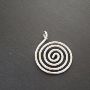 Kettenanhänger Schnecke aus Aluminiumdraht