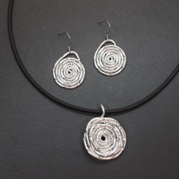 Set Kette und Ohrhänger aus Aluminiumdraht - silberfarben