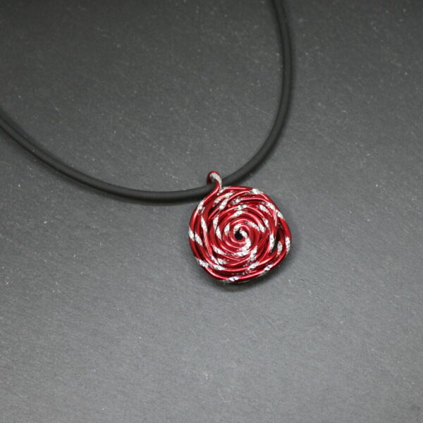 Set Kette und Ohrhänger aus Aluminiumdraht - rot – Bild 3