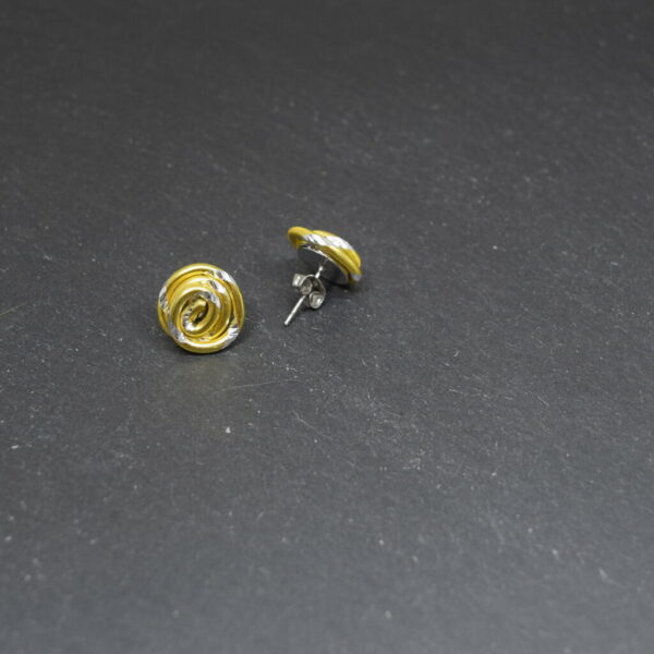 Set Kette und Ohrstecker aus Aluminiumdraht - gelb – Bild 4