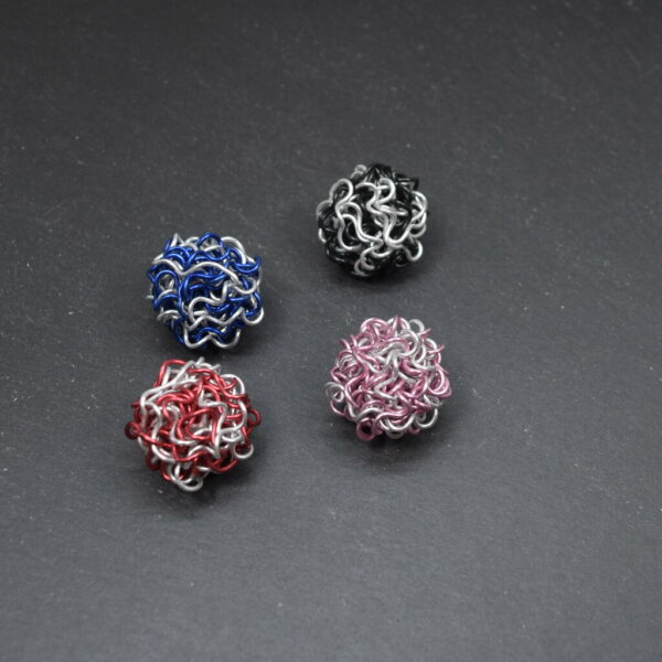 Collier mit Wuschelkugel aus Aluminiumdraht – Bild 2