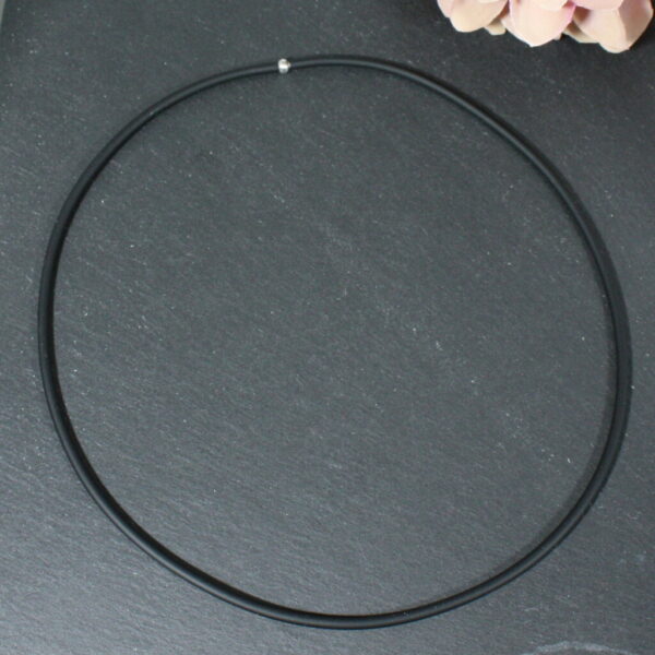 Kautschukband 3mm schwarz mit Steck-Verschluss, abschneidbar